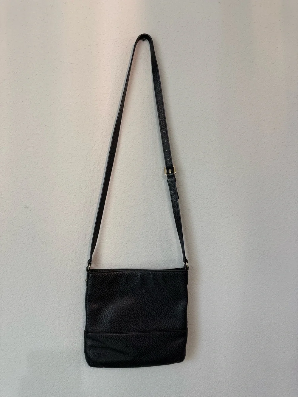 Kate Spade New York Black Crossbody Bag Zip Closure Logo Adjustable Strap Gold